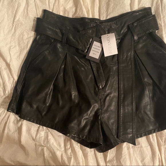 NWT MARISSA WEBB LEVI BELTED LEATHER SHORTS SIZE 10 *I SHIP SAME DAY!* - Picture 3 of 13